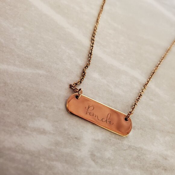 ✨ Stella and Dot Gold Pamela Engraved Plaque Necklace ✨ - Picture 5 of 8